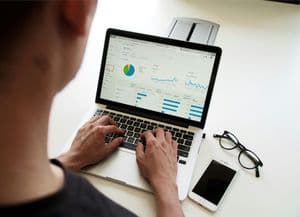 10 AI prompts to build a reliable quarterly rolling forecast in 2026